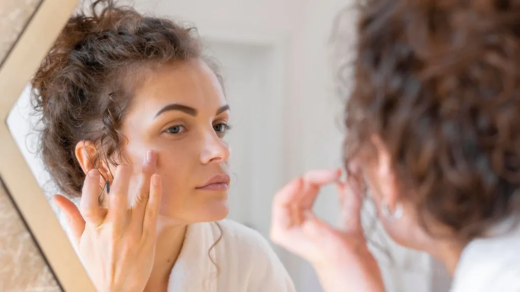 Monte a rotina de skincare que vai transformar sua pele oleosa