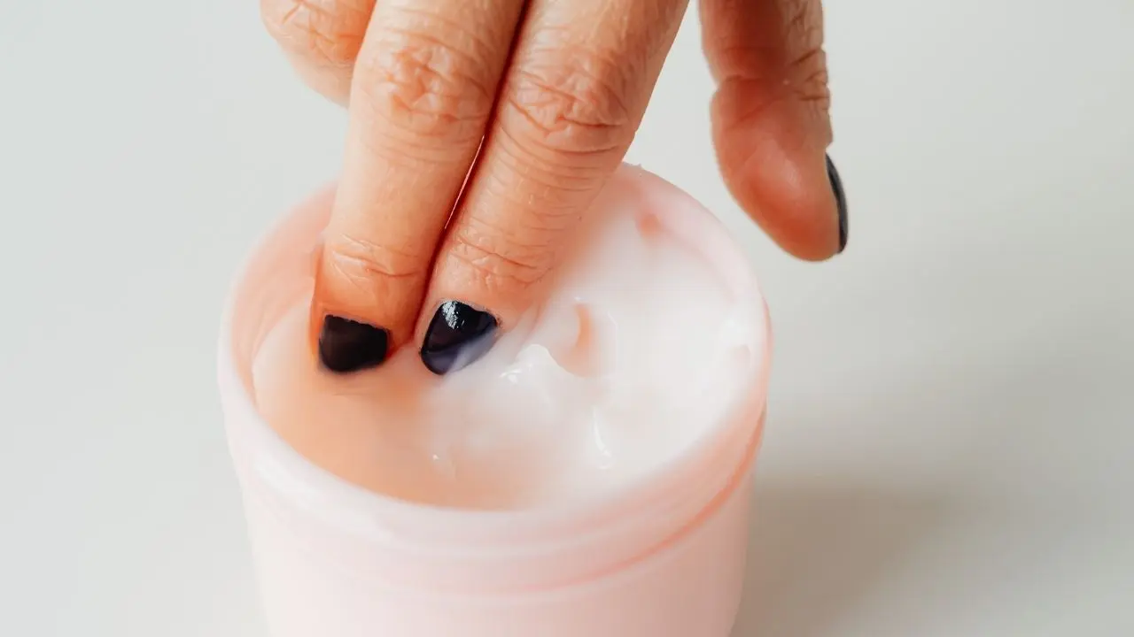 Dermatologista revela produtos que você deve parar de usar