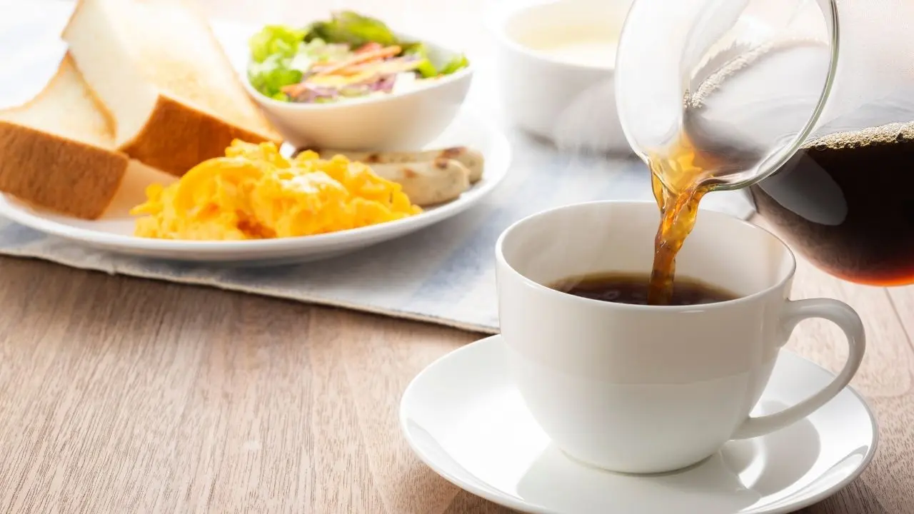 Qual é a hora ideal para tomar café da manhã?