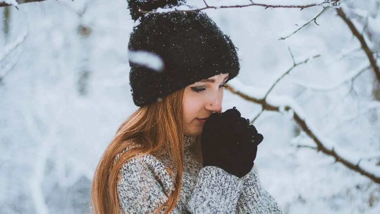 Cuidados com o cabelo no inverno exigem mudança estratégica