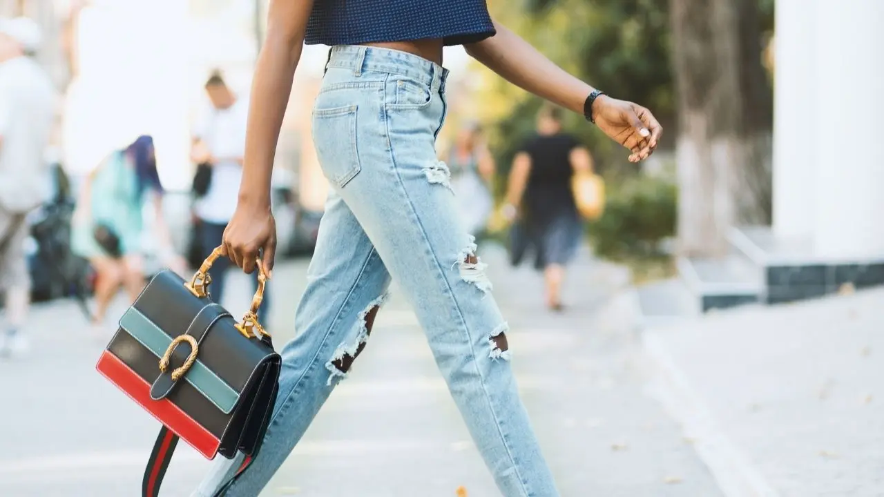 Entenda por que o preço do jeans varia de 50 a 500 dólares no mercado