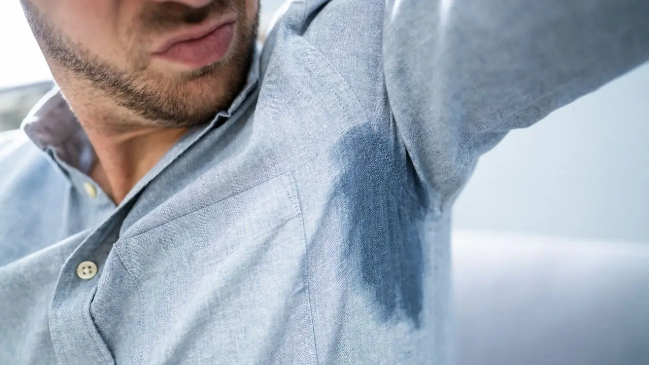 Odor corporal no inverno pode piorar devido ao acúmulo de roupas e bactérias